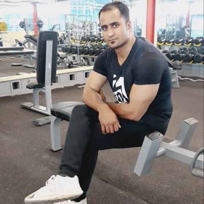Salim  Husain